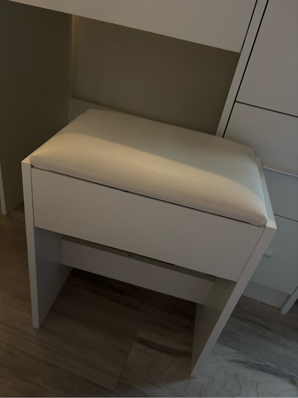 White vanity Stool - Versatile Home Seating